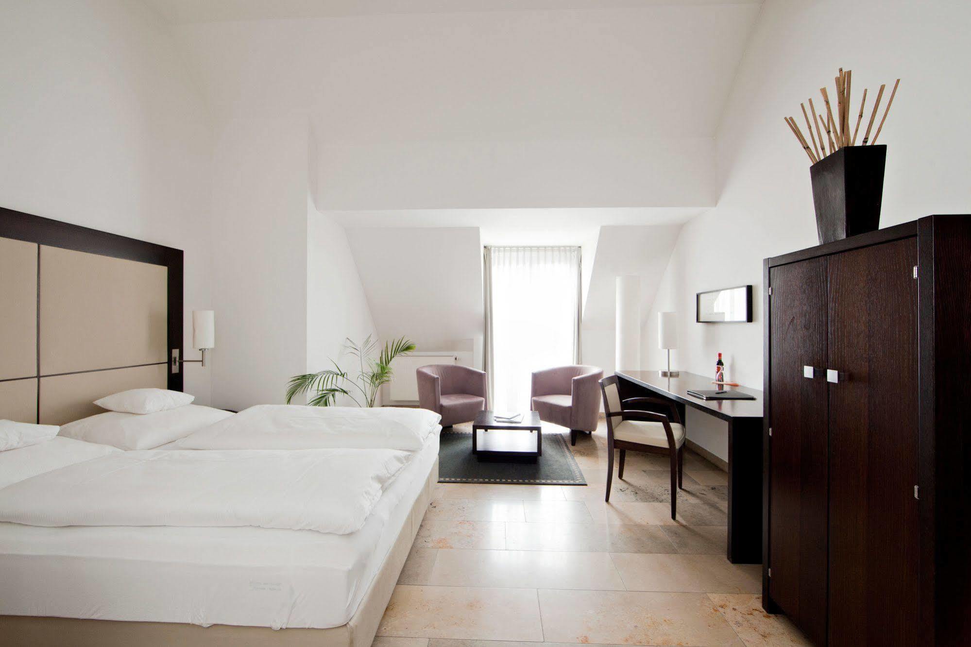 Burns Art Hotel Düsseldorf Habitación foto